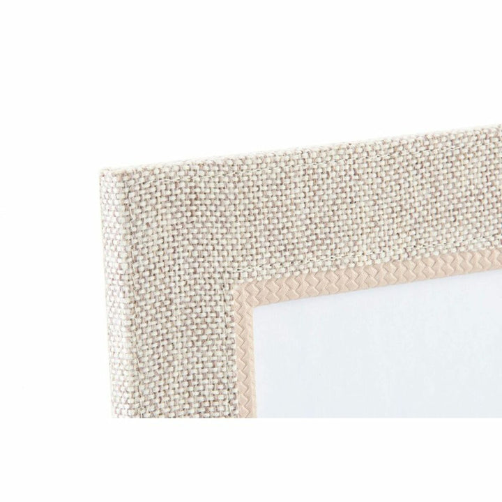 Beiger Fotorahmen im traditionellen Design. Holzrahmen mit Textur.