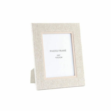Beiger Fotorahmen im traditionellen Holzdesign für ein 15x20 cm Foto.