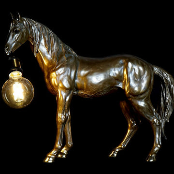 Goldene DKD Tischlampe mit Pferde Design und warmem Licht - homely Family Shop