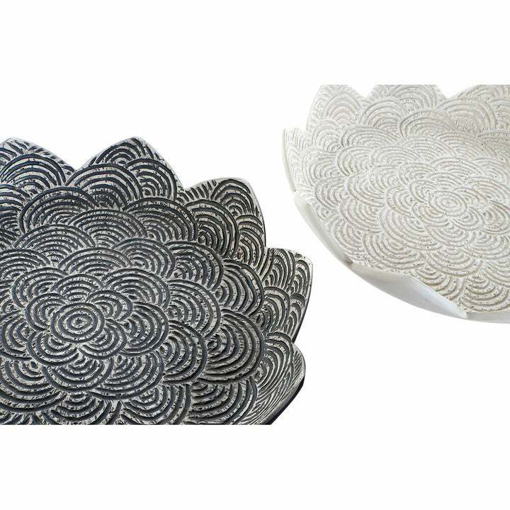 Grauer und beiger Couchtisch im orientalischen Design mit Harz und floralem Muster.
