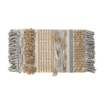 Bunter Kissenbezug im Boho-Stil mit Fransen und dekorativen Randbereich.