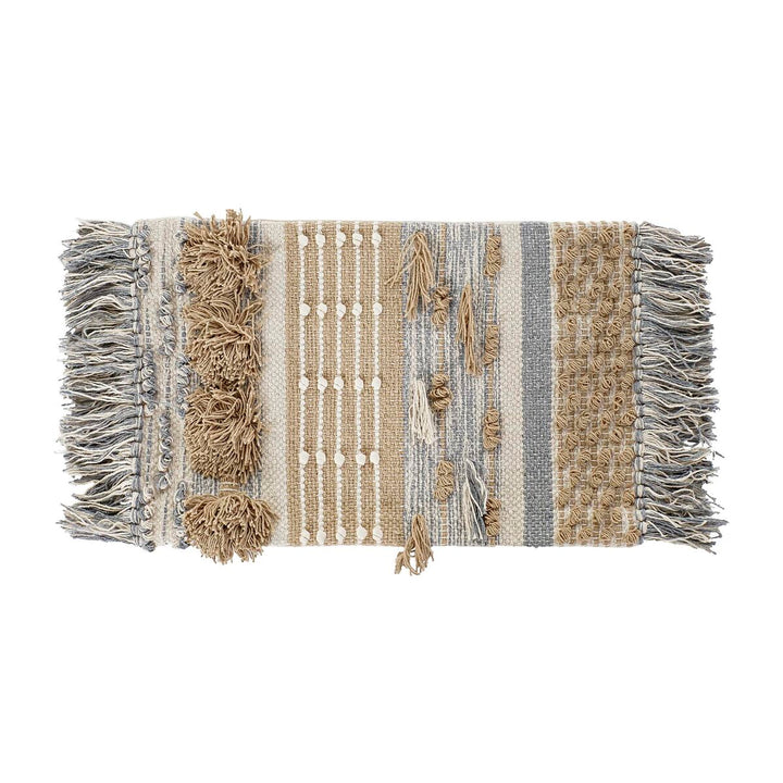 Bunter Kissenbezug im Boho-Stil mit Fransen und dekorativen Randbereich.