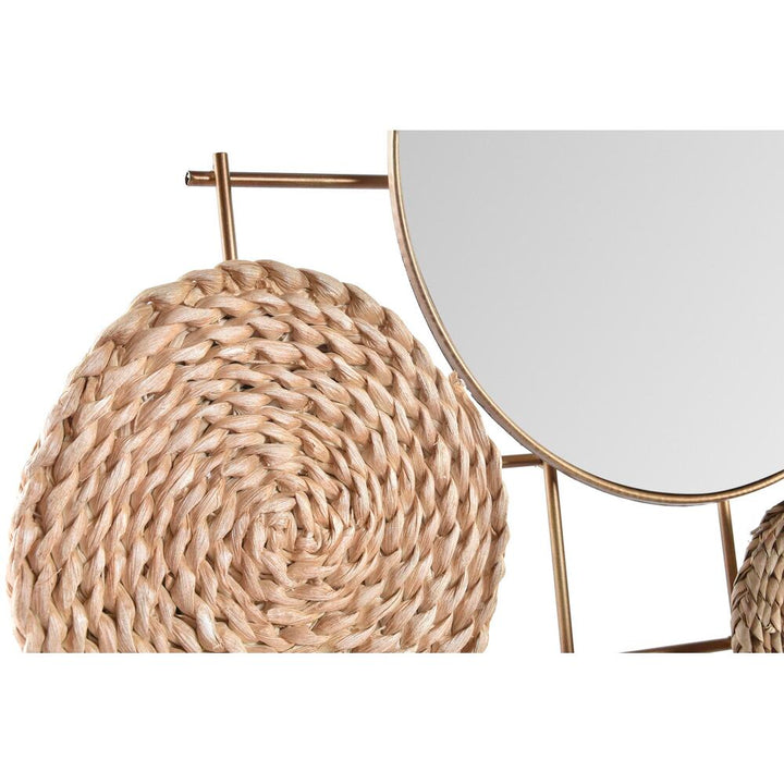 Detailansicht: Wanddeko mit Spiegel, Naturfaser-Akzenten und braun-kupferfarbenem Metallrahmen.