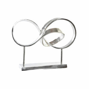 Silberne Deko-Figur aus Aluminium mit Unendlichkeitszeichen auf einem Sockel.