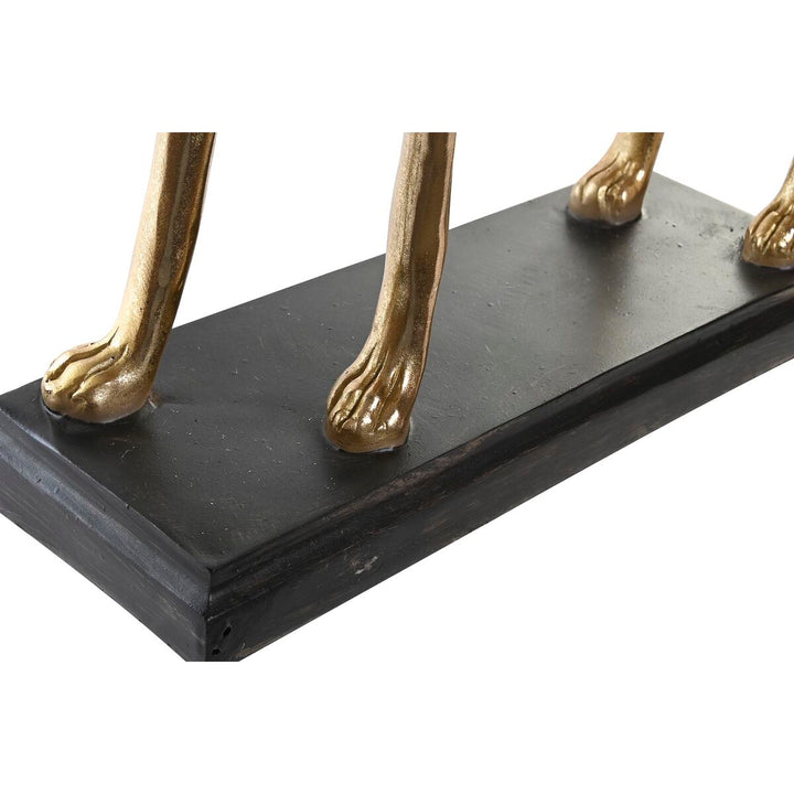 Detailaufnahme: Goldene Hunde-Figur auf schwarzem Sockel. Moderne Deko-Figur für Zuhause.