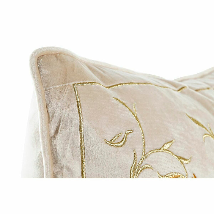 Goldenes Kissen mit Blumenstickerei und gestepptem Design.