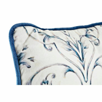 Detailaufnahme: Blau-weißes Kissen mit Blumenmuster und neoklassischem Design.