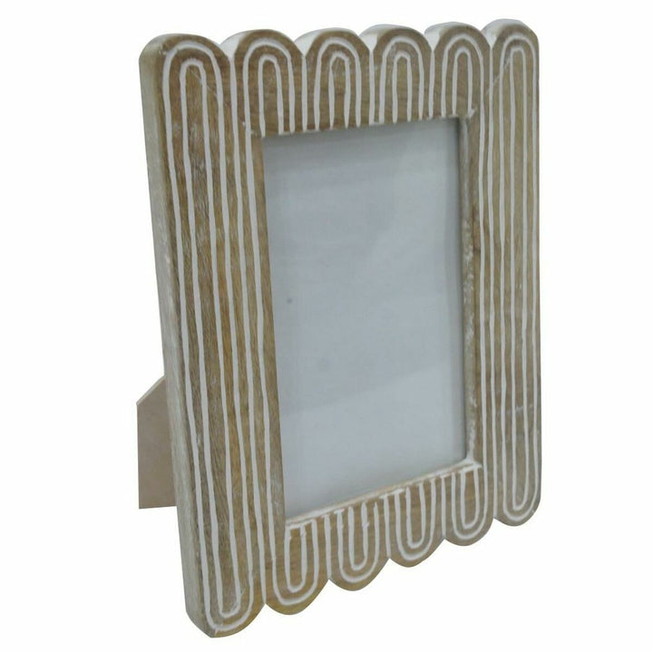 DKD Home Decor Fotorahmen aus Mango-Holz mit natürlichem, kolonialem Finish und gewelltem Rand.