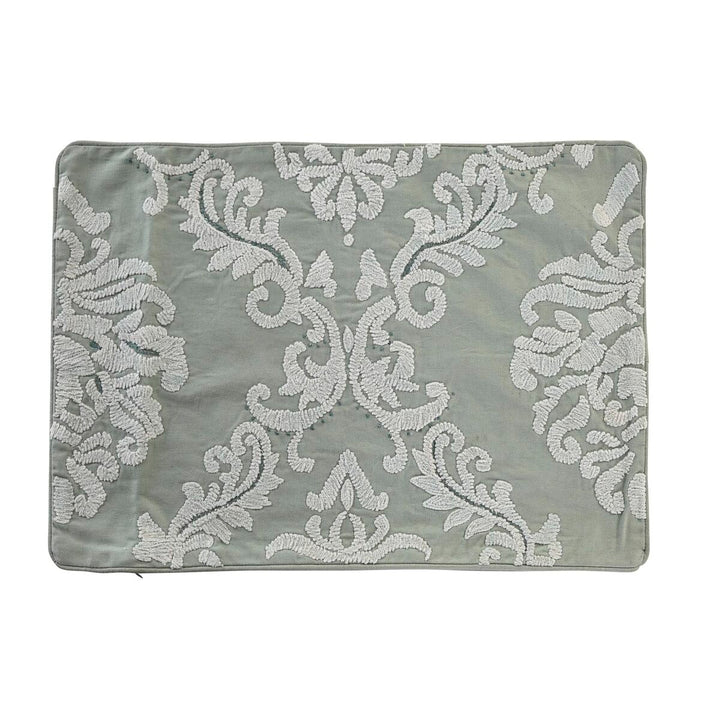 Mintfarbener Kissenbezug mit weißem, floralem Muster von DKD Home Decor.