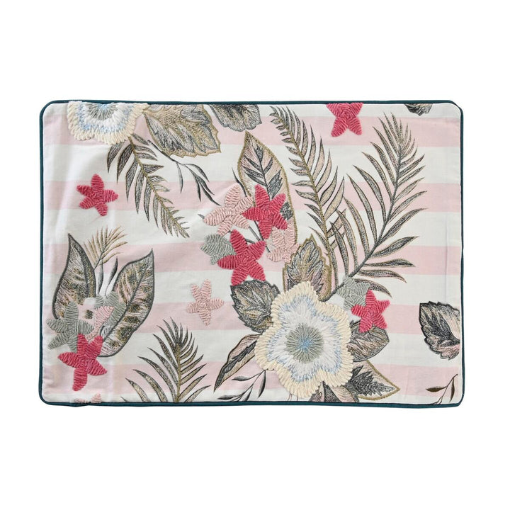 Rosa-grüner Kissenbezug mit tropischem Blumenmuster. Dekoratives Design für Ihr Zuhause.
