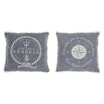 Blau-weiße Kissen mit nautischem Motiv: Vintage Vessels und Kompass Design.