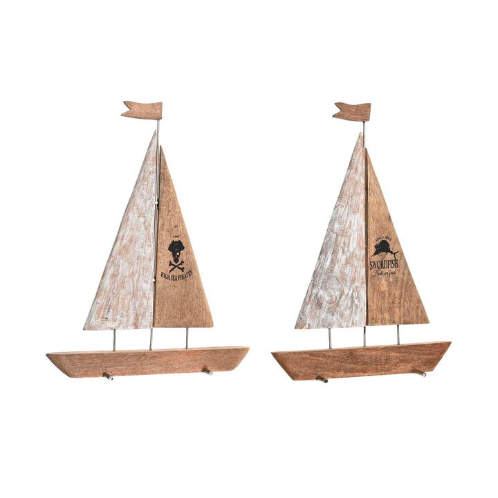 Braune Deko-Figuren: Zwei Segelboote im maritimen Design. Figuren mit 'High Sea Pirates' und 'Swordfish' Motiven.
