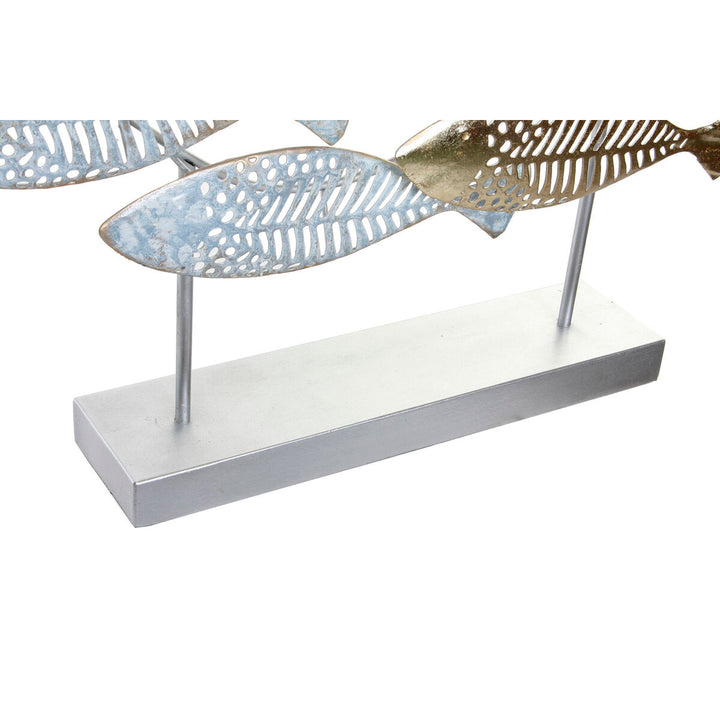 Silberfarbene Deko-Figur mit Spiralen. Mediterrane Home Decor mit Gold und Blau.