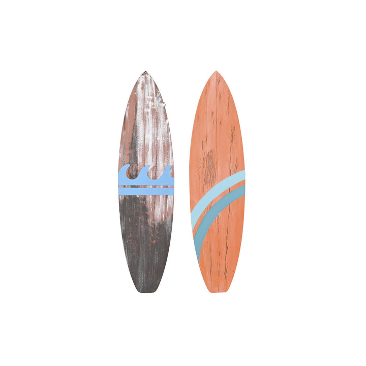 Bunte Wanddekoration im Antik-Look: 2 Surfbretter mit Wellenmuster als Blickfang.
