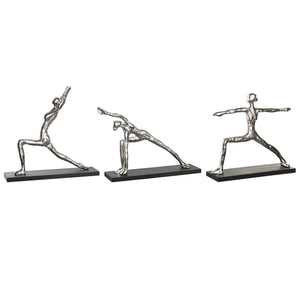 Silberne Yoga Deko-Figuren auf schwarzen Sockeln. Figuren zeigen indische Yoga-Posen.