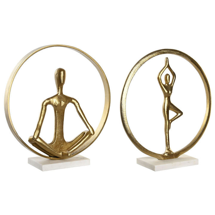 Goldene Yoga Deko-Figuren, 2er Set. Abstrakte Figuren in Kreisrahmen auf weißen Sockeln.