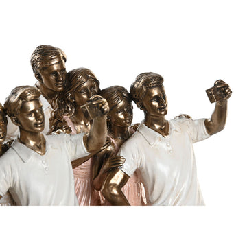 Goldfarbene Deko-Figur einer Familie, die ein Selfie macht. Rosa und weiße Akzente.