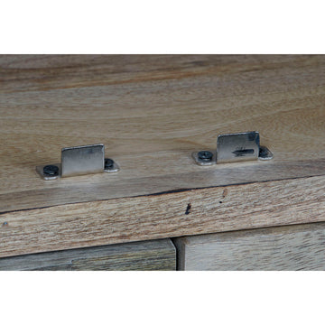 Detailaufnahme Holz Displayständer mit Metallbeschlägen - homely Family Shop