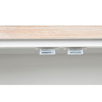 Detailaufnahme der weißen Tannenholz Anrichte mit Magnetverschluss - homely Family Shop