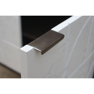 Detail Anrichte mit Metallgriff und Mango-Holz - Homely Family Shop