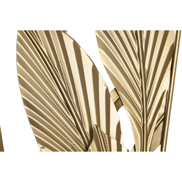 Goldfarbene Wanddekoration mit tropischen Pflanzenblättern. Detailreiche, metallische Blätter für ein elegantes Ambiente.