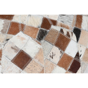 Beige Boden Kissen im Kolonialstil. Patchwork Design mit Kamelfarben und dekorativen Nähten.