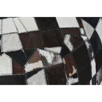 Nahaufnahme: Boden Kissen in Creme, Dunkelbraun mit Kolonialstil Patchwork Design.