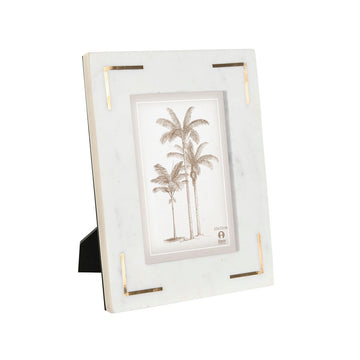 Weißer Fotorahmen mit Marmor und Messingdetails im Shabby Chic Design.