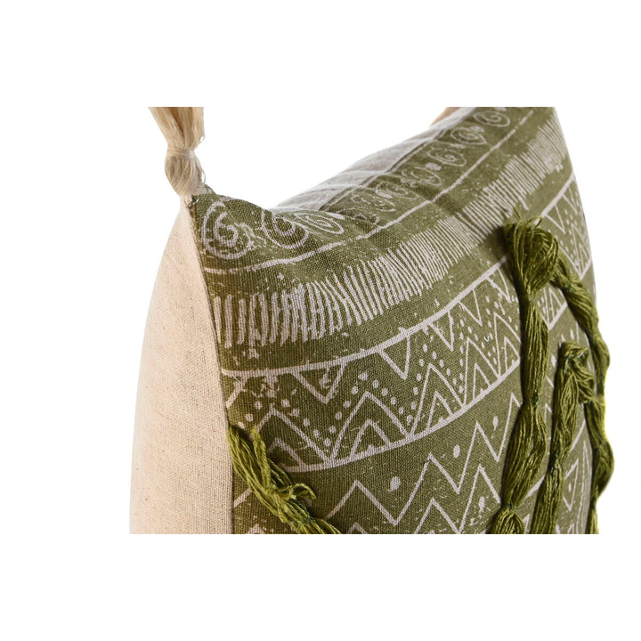 Grünes Esprit Home Kissen im Boho-Stil mit Quasten und geometrischen Mustern.