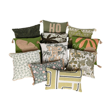 Grüne ESPRIT Boho Kissen mit tropischen und floralen Mustern, dekorative Heimtextilien.