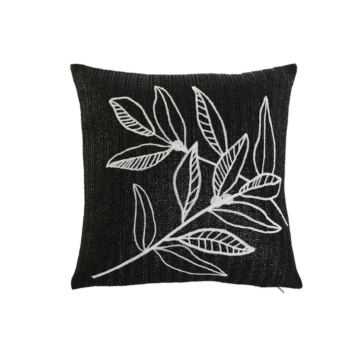 Schwarzes Kissen mit weißem Blattmuster von ESPRIT Home. Dekokissen.