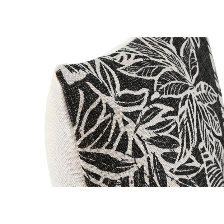 Esprit Home Kissen mit gedrucktem Blätterdesign in Schwarz und Weiß.