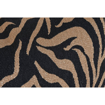 Nahaufnahme: Schwarzes Esprit Home Kissen mit goldenem Zebra-Muster.