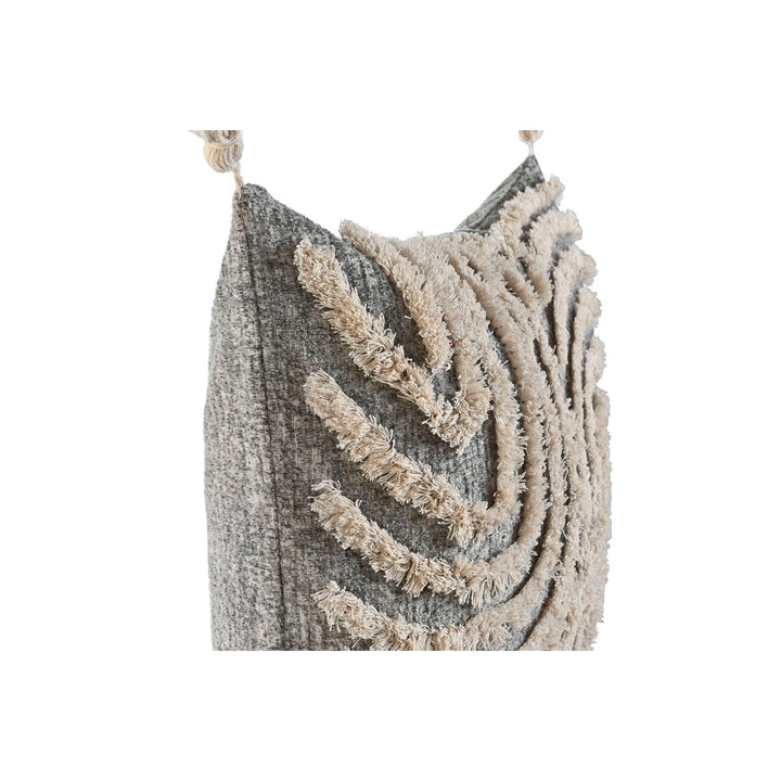 Weiß-graues Kissen mit Quasten im Boho-Stil und erhabenem Muster.