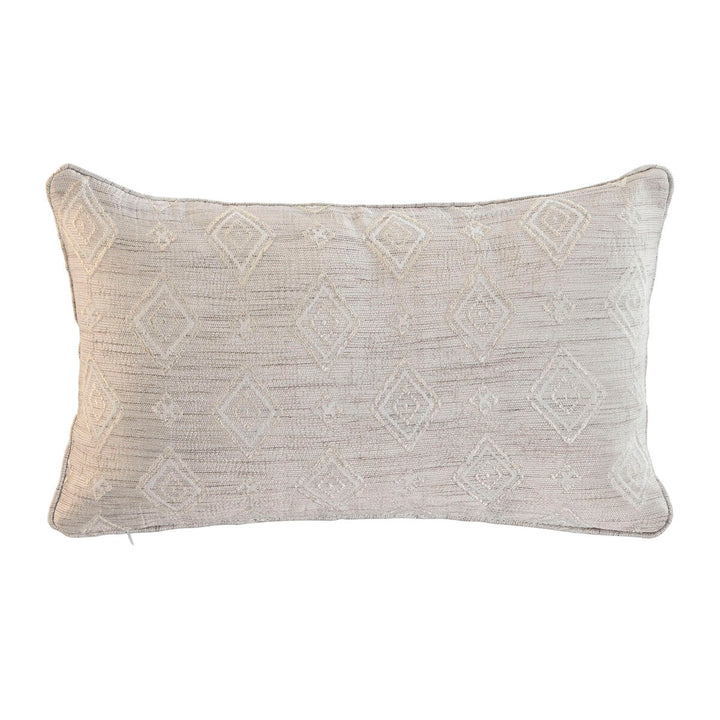 Beiges Home Kissen mit abstraktem Diamantmuster und Textilstruktur.