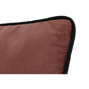Nahaufnahme: Hellrosa ESPRIT Home Kissen mit schwarzer Bordüre. Weiche Textur.