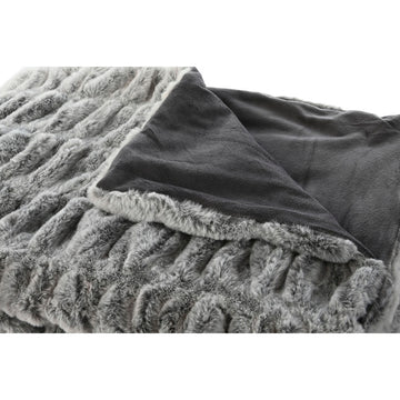 Graue Home ESPRIT Decke mit Fellstruktur und glatter grauer Stoffseite.