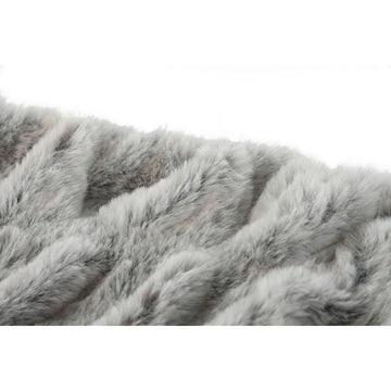 Graue ESPRIT Home Decke mit weicher Textur. Flauschige Wohndecke.