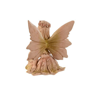 Bunte Deko-Figur: Elfe mit Flügeln und Blumenkranz. Dekoratives Home Accessoire.