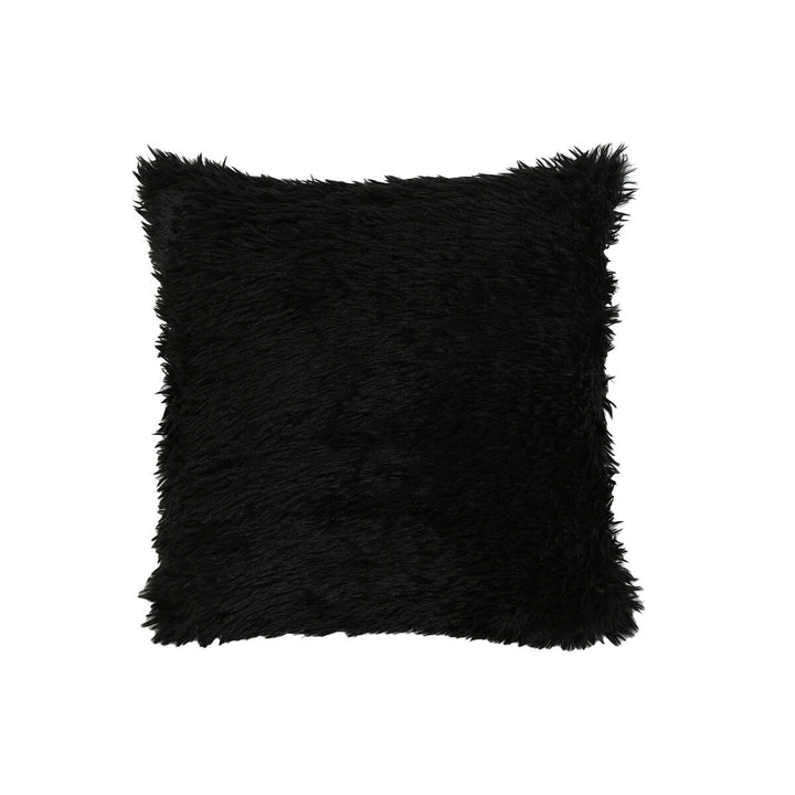 Schwarzes ESPRIT Home Kissen mit weicher, zotteliger Textur für gemütliches Wohnen.