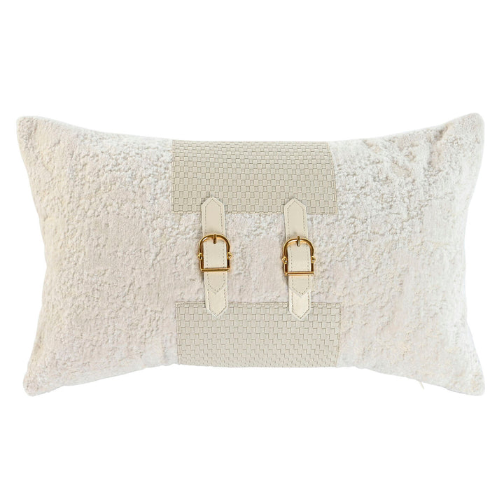 Weißes Esprit Home Kissen mit Riemen und goldenen Schnallen als Deko.