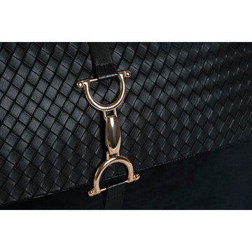 Home ESPRIT Kissen in Schwarz mit Gold-Detail und gewebter Textur.