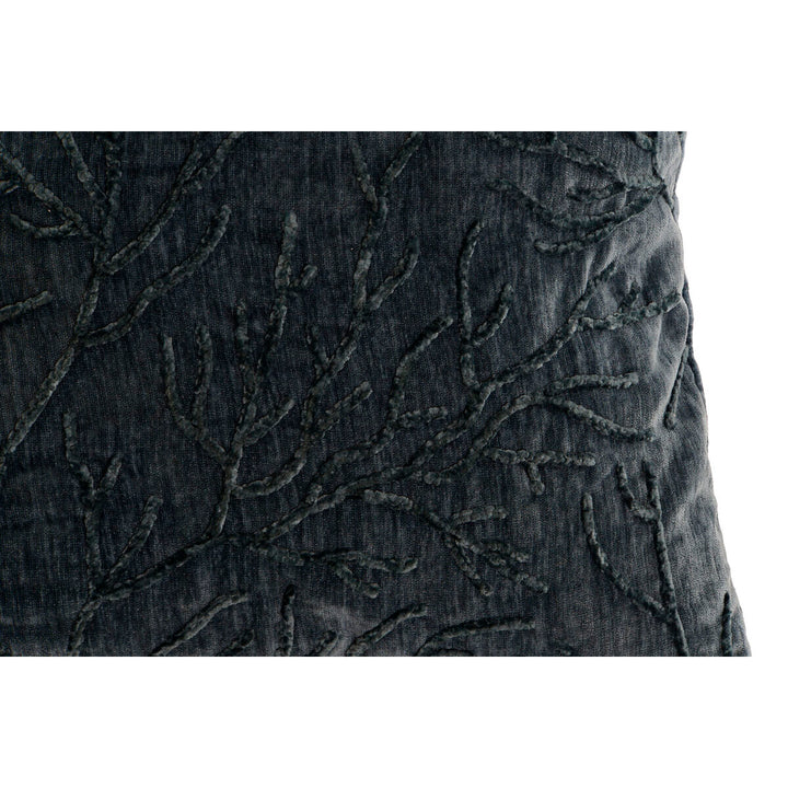 Marineblaues ESPRIT Home Kissen mit mediterranem Korallen-Zweig Muster.