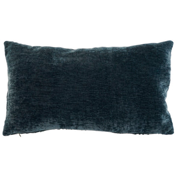 Marineblaues Kissen mit mediterranem Design. Weiche Textur und luxuriöses Aussehen.