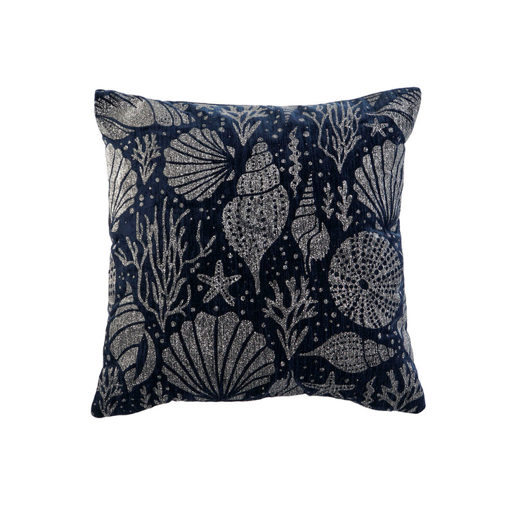 Marineblaues Kissen mit silbernen Muscheln und maritimen Mustern. ESPRIT Home Kissen.