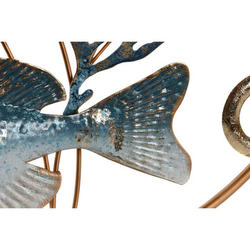 Nahaufnahme: Blaue und goldene ESPRIT Wanddekoration mit Fischen im mediterranen Stil.