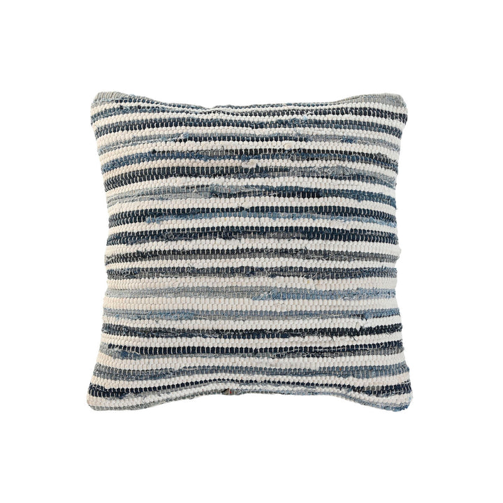 Mediterranes Kissen in Blau und Weiß mit Streifenmuster. Dekoratives Home Accessoire.