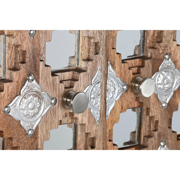Detail des braunen Schranks mit silberfarbenen Griffen - homely Family Shop