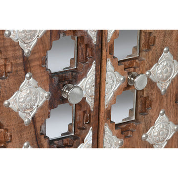 Detailansicht: Braune Anrichte mit silberfarbenen Akzenten und floralen Emblemen - homely Family Shop