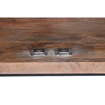 Nahaufnahme: Home ESPRIT Anrichte mit silberfarbenen Griffen - homely Family Shop